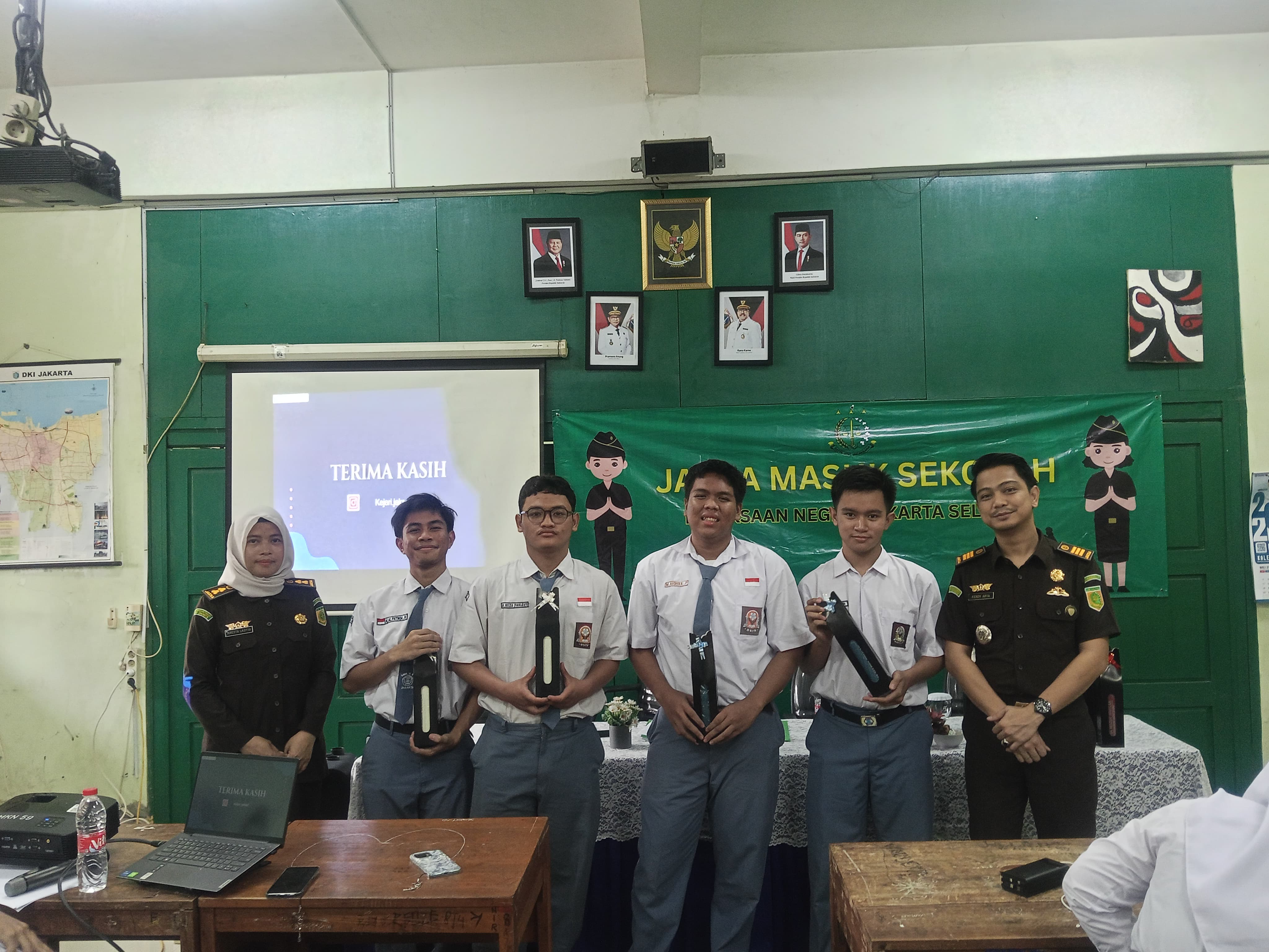 Gedung Sekolah SMK 18 NEGERI PONTIANAK